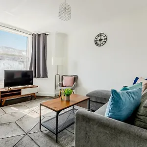 Bright 2br Flat, Forest Gate, East Apartment London